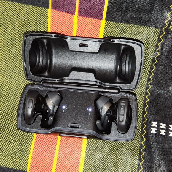 Bose SoundSport Wireless Bluetooth Sports Black Earbuds - Picture 1 of 7
